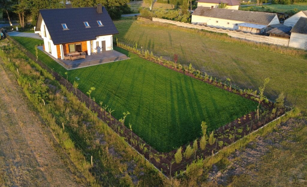 Lot dronem nad gotową realizacją