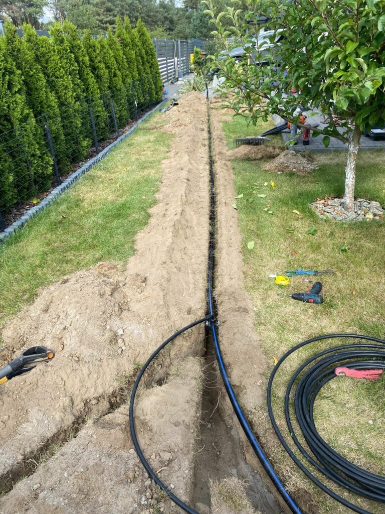 automatyczne-nawadnianie-ogrodu-legionowo-montaz-2 Montaż rur i zraszaczy systemu nawadniania