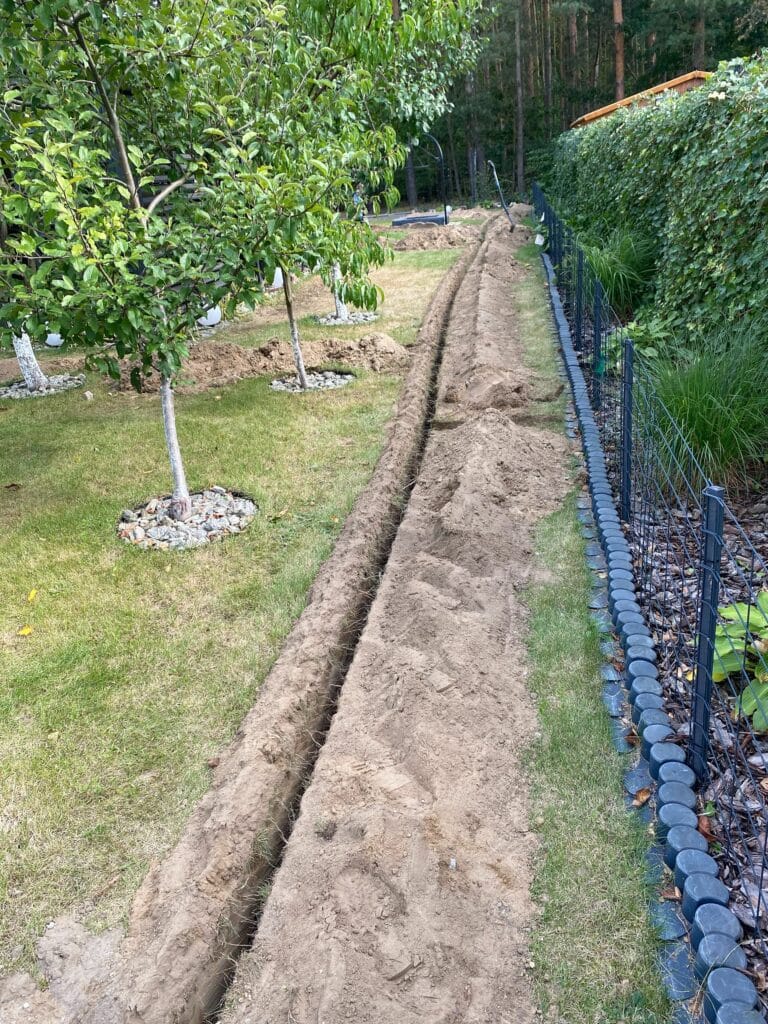 automatyczne-nawadnianie-ogrodu-legionowo-montaz-3 Koparka Łańcuchowa